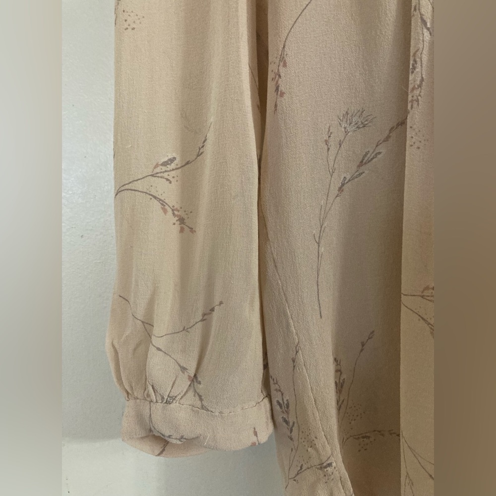ARITZIA T. Babaton 100% silk floral sheer button down blouse cardigan - Picture 4 of 8